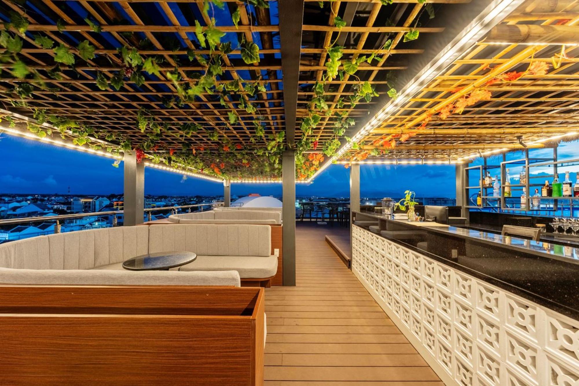 Qualia De Hotel Hoi An - Rooftop Bar City View Exterior foto