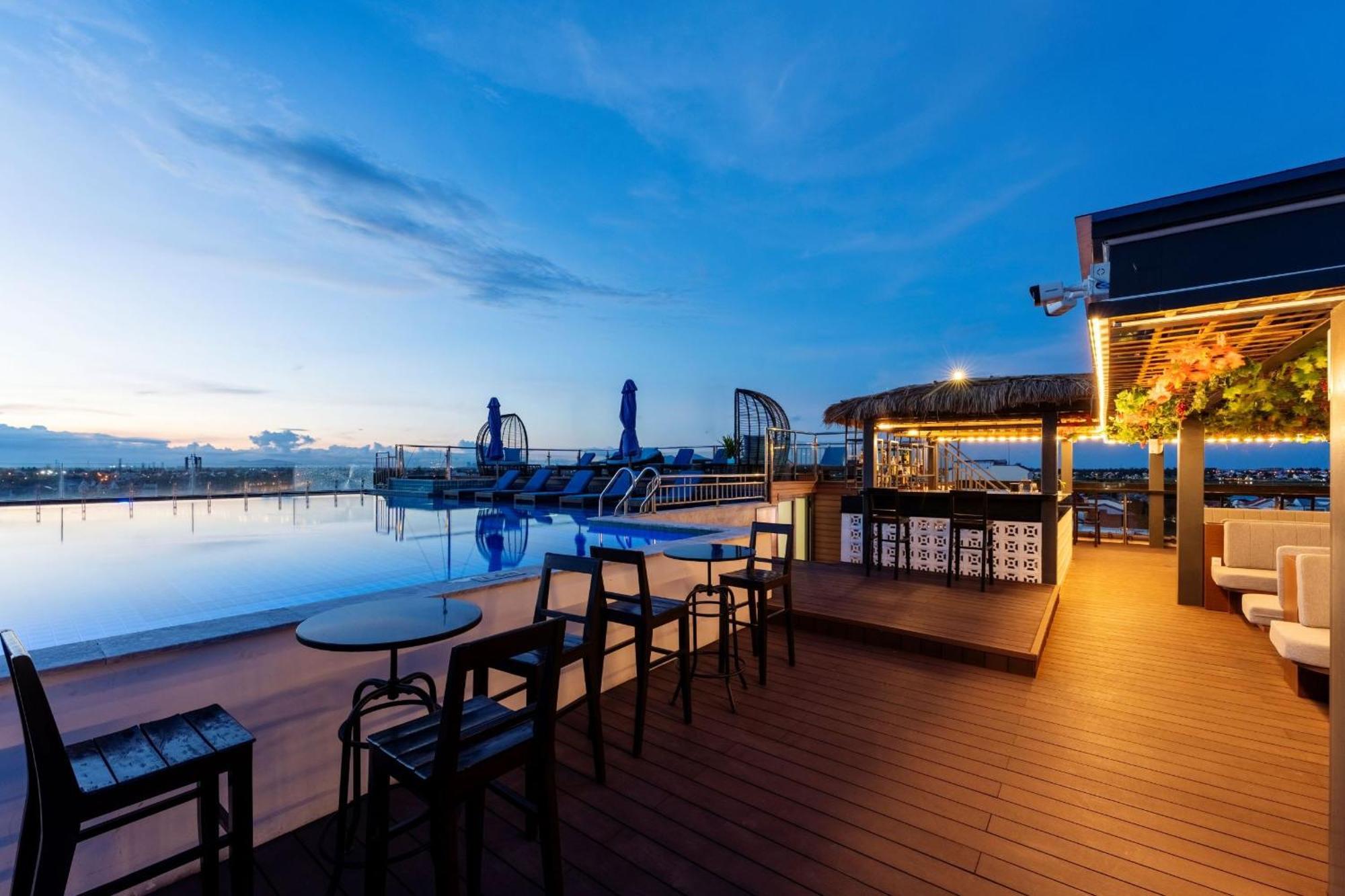 Qualia De Hotel Hoi An - Rooftop Bar City View Exterior foto